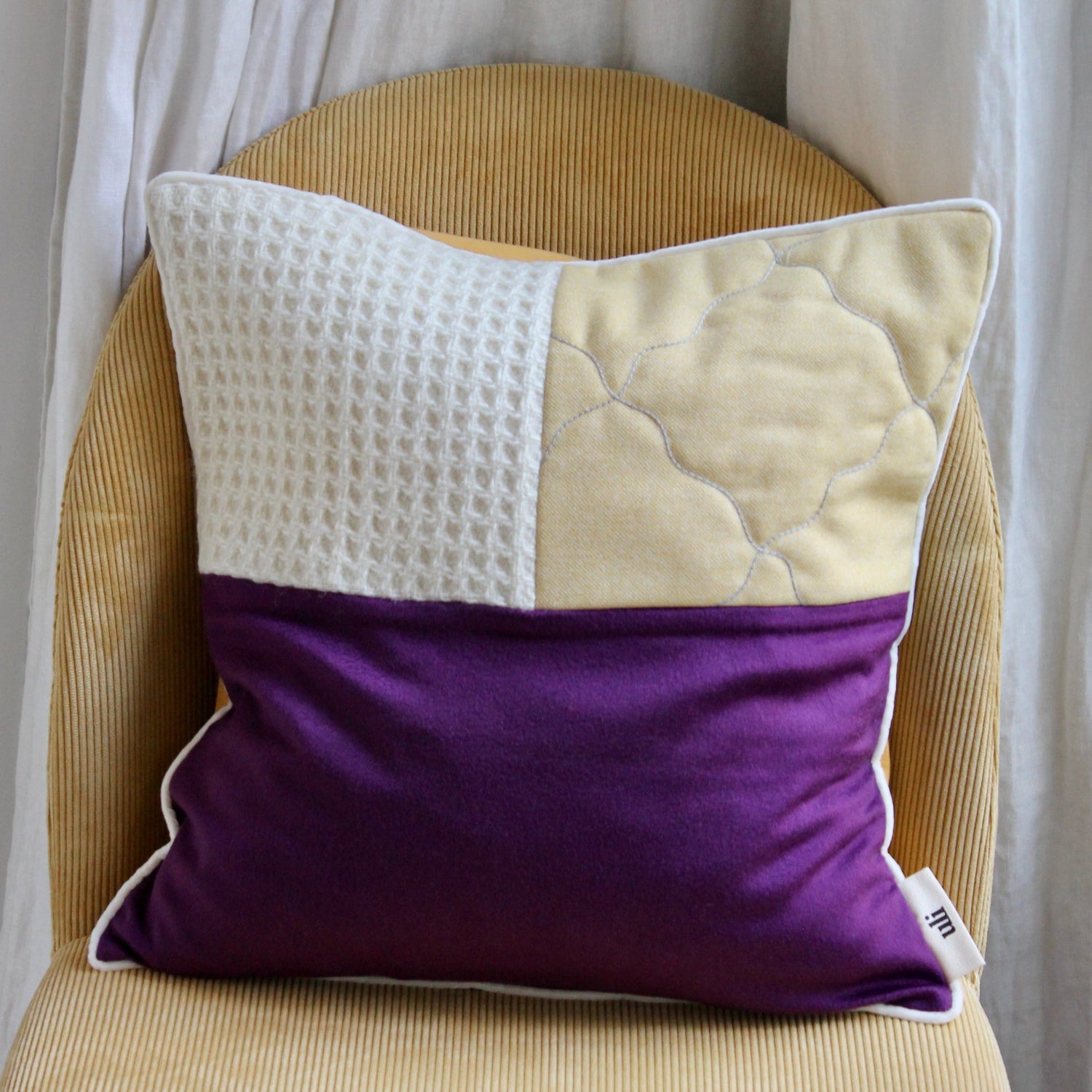 Coussin jaune et violet texturé - Uli