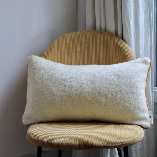 Coussin moumoute passepoil jaune moutarde